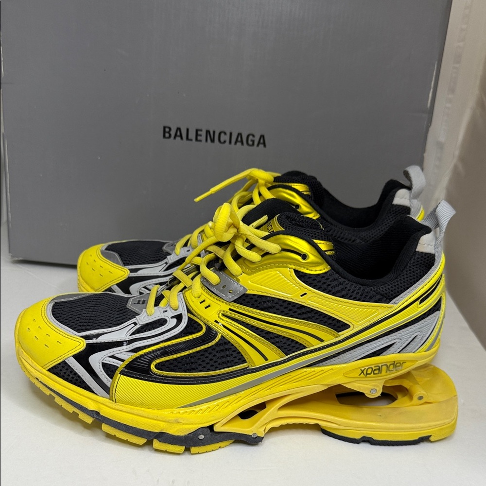 Balenciaga Men's Sneakers in Vibrant Yellow and Black - Picture 7 of 10